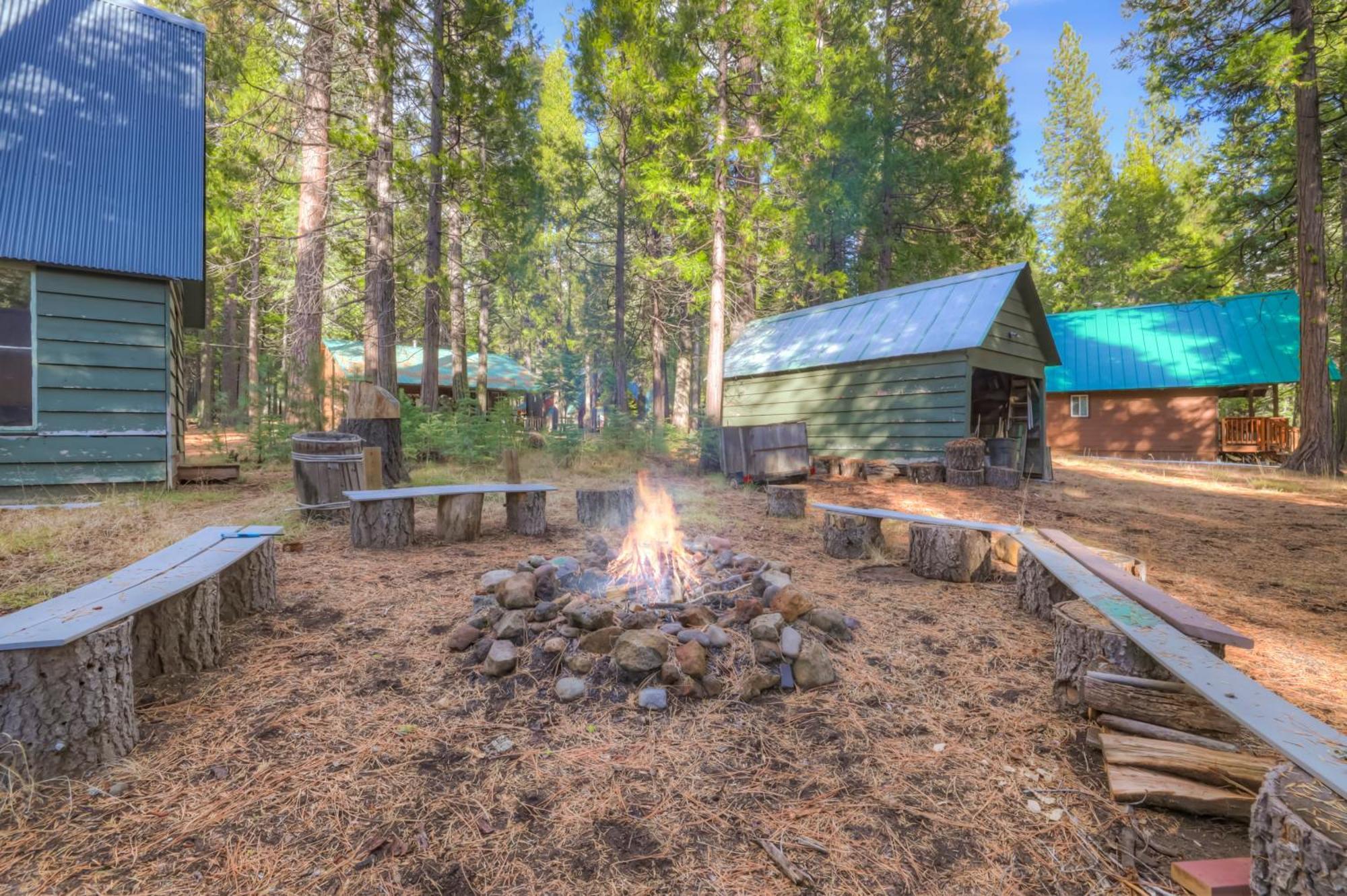 Spacious Classic Cabin Retreat- Near Lassen Mill Creek Luaran gambar